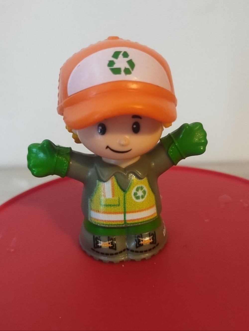 Fisher Price Little People Trash Man Recycling Worker Man Garbage Truck - Picture 5 of 8